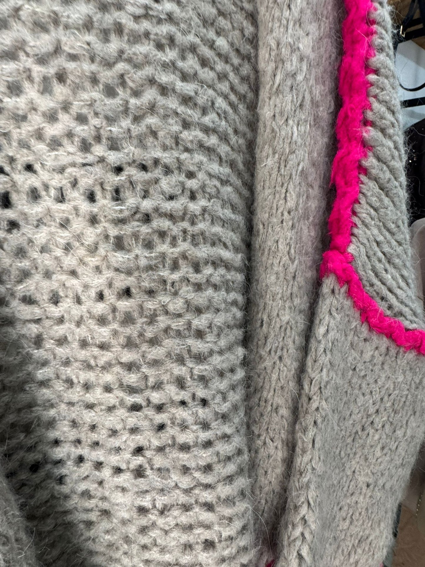 Biege and pink knit open style jumper